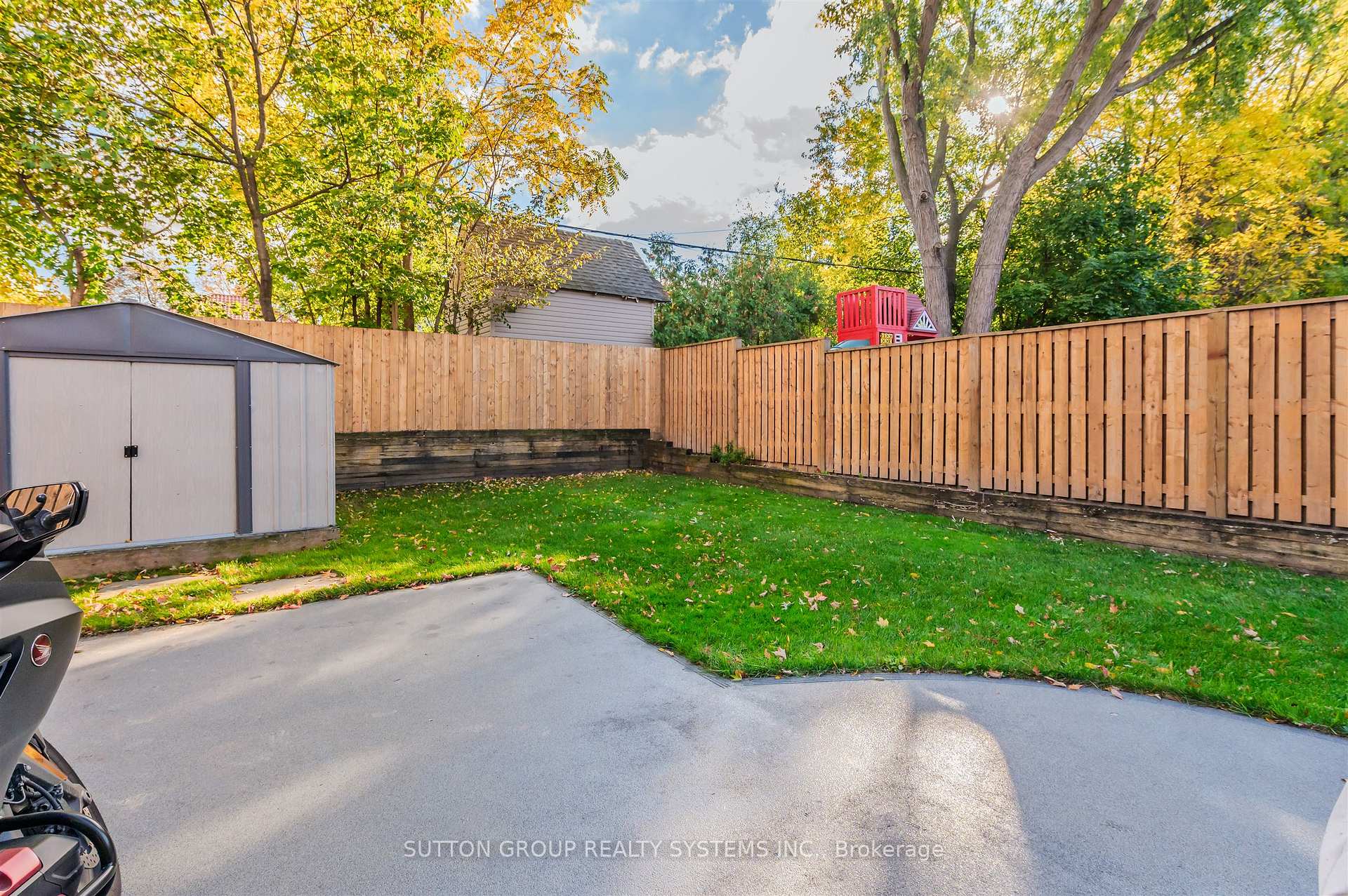 Photo 31 of 1 Elmlea Road, Etobicoke, Humber Heights — HOMEH