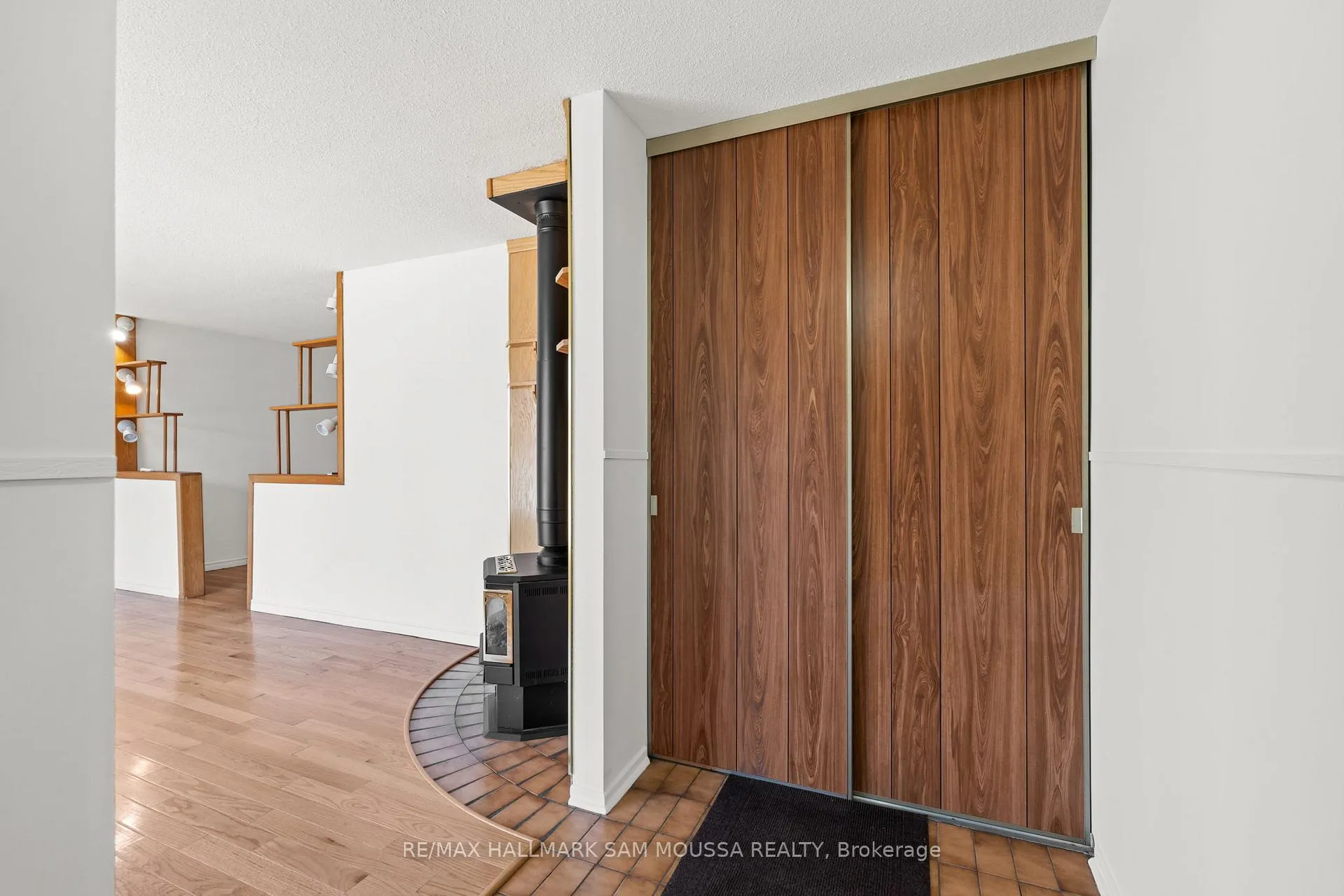 Photo 7 of 2624 Cleroux Crescent, Ottawa, Blackburn Hamlet (South) — HOMEH