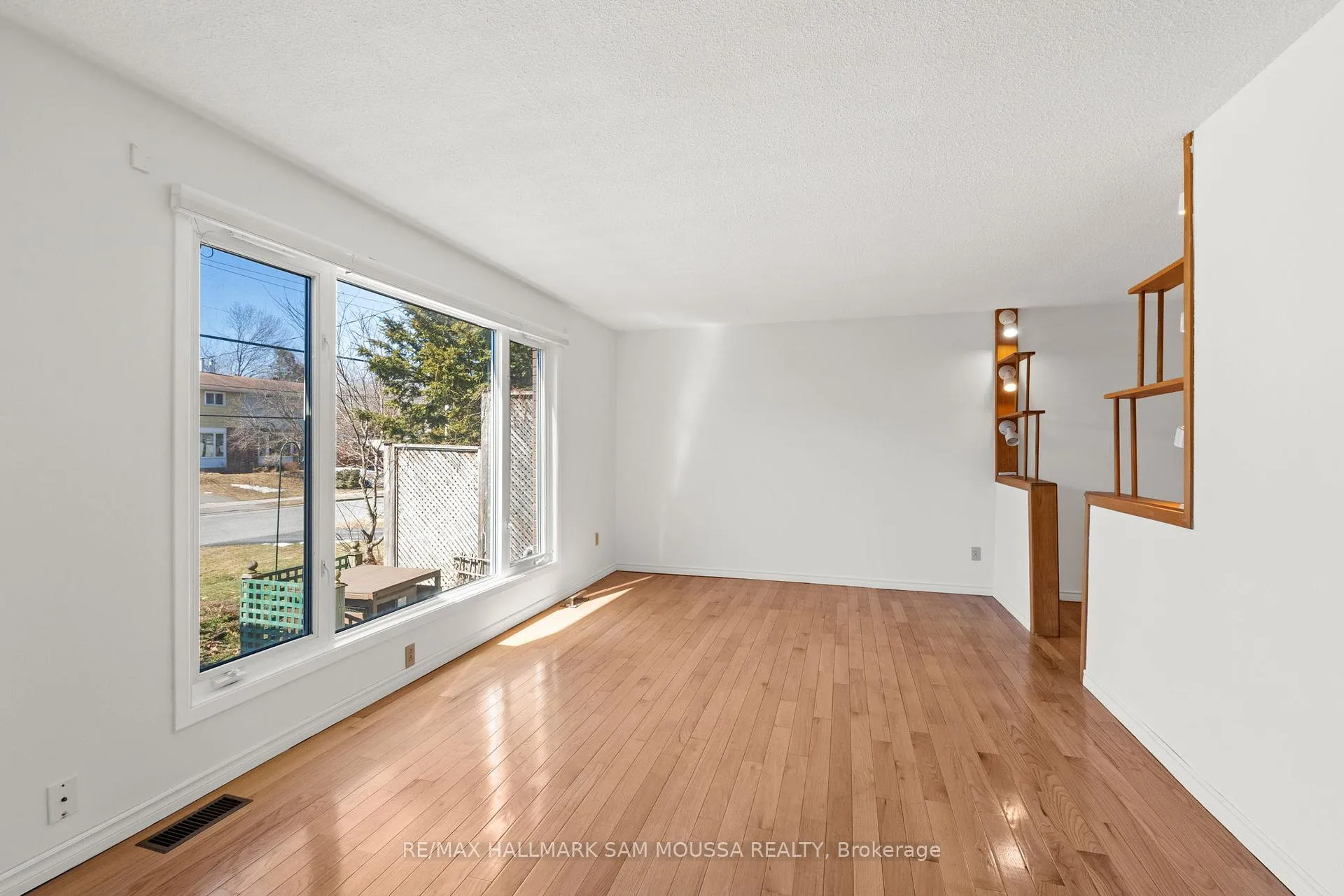 Photo 10 of 2624 Cleroux Crescent, Ottawa, Blackburn Hamlet (South) — HOMEH