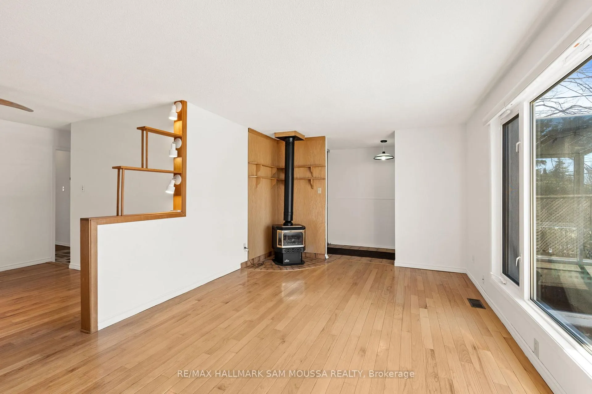 Photo 11 of 2624 Cleroux Crescent, Ottawa, Blackburn Hamlet (South) — HOMEH