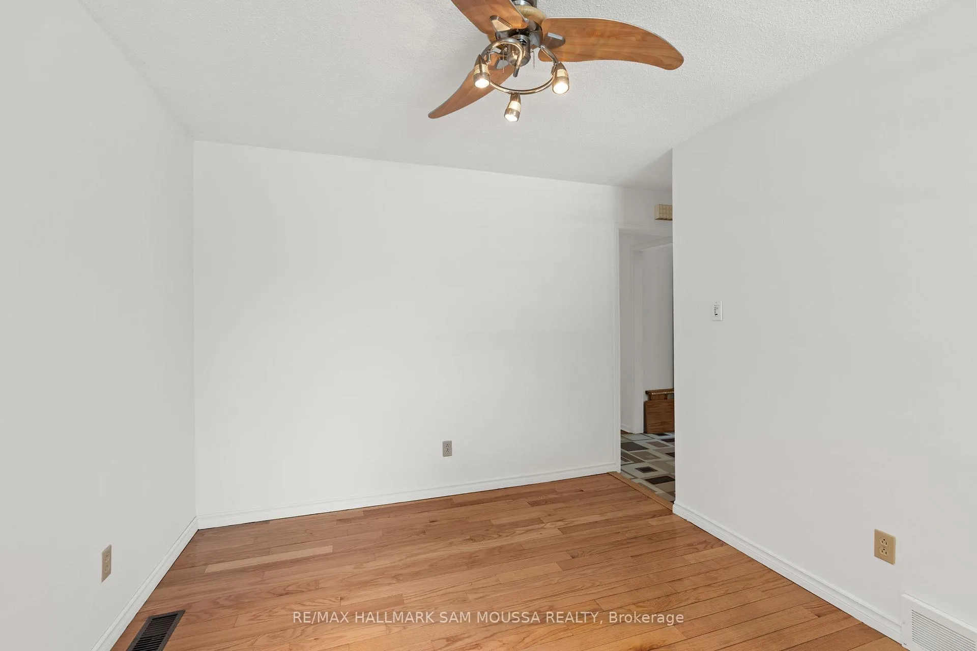 Photo 14 of 2624 Cleroux Crescent, Ottawa, Blackburn Hamlet (South) — HOMEH