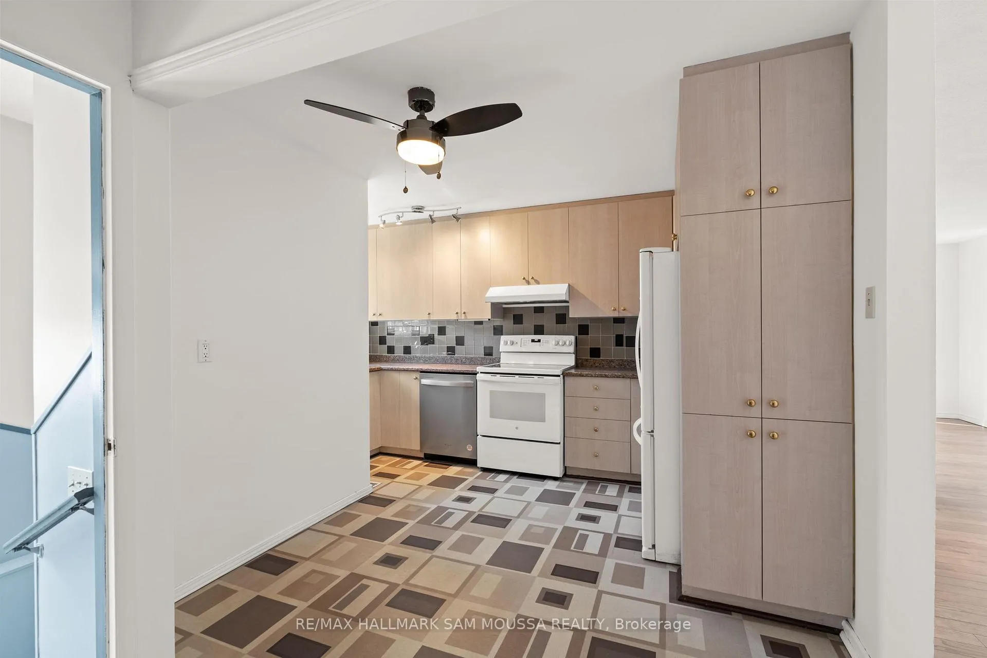 Photo 19 of 2624 Cleroux Crescent, Ottawa, Blackburn Hamlet (South) — HOMEH