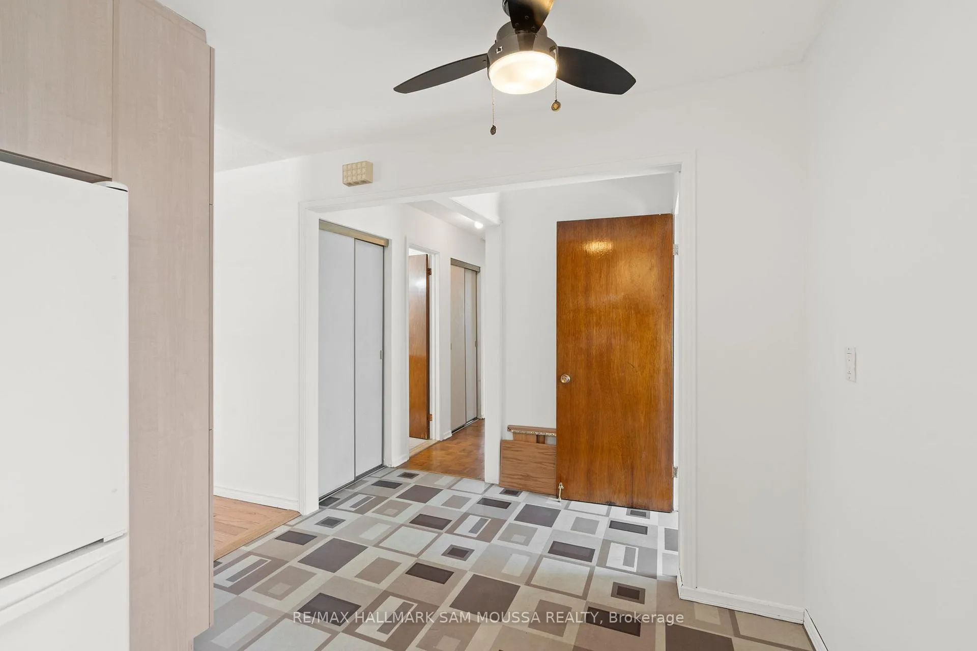 Photo 23 of 2624 Cleroux Crescent, Ottawa, Blackburn Hamlet (South) — HOMEH