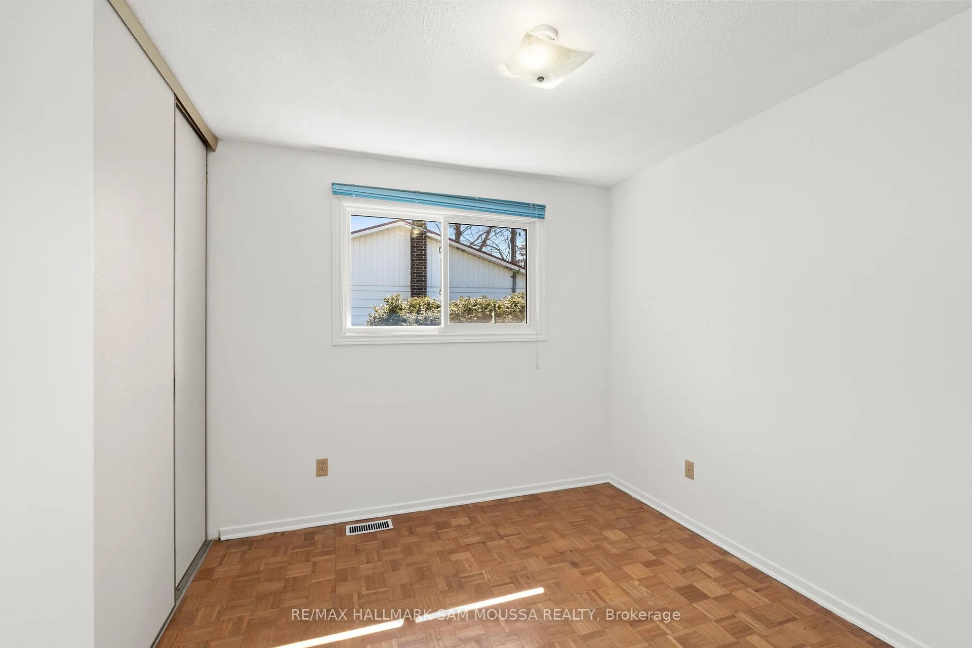 Photo 27 of 2624 Cleroux Crescent, Ottawa, Blackburn Hamlet (South) — HOMEH
