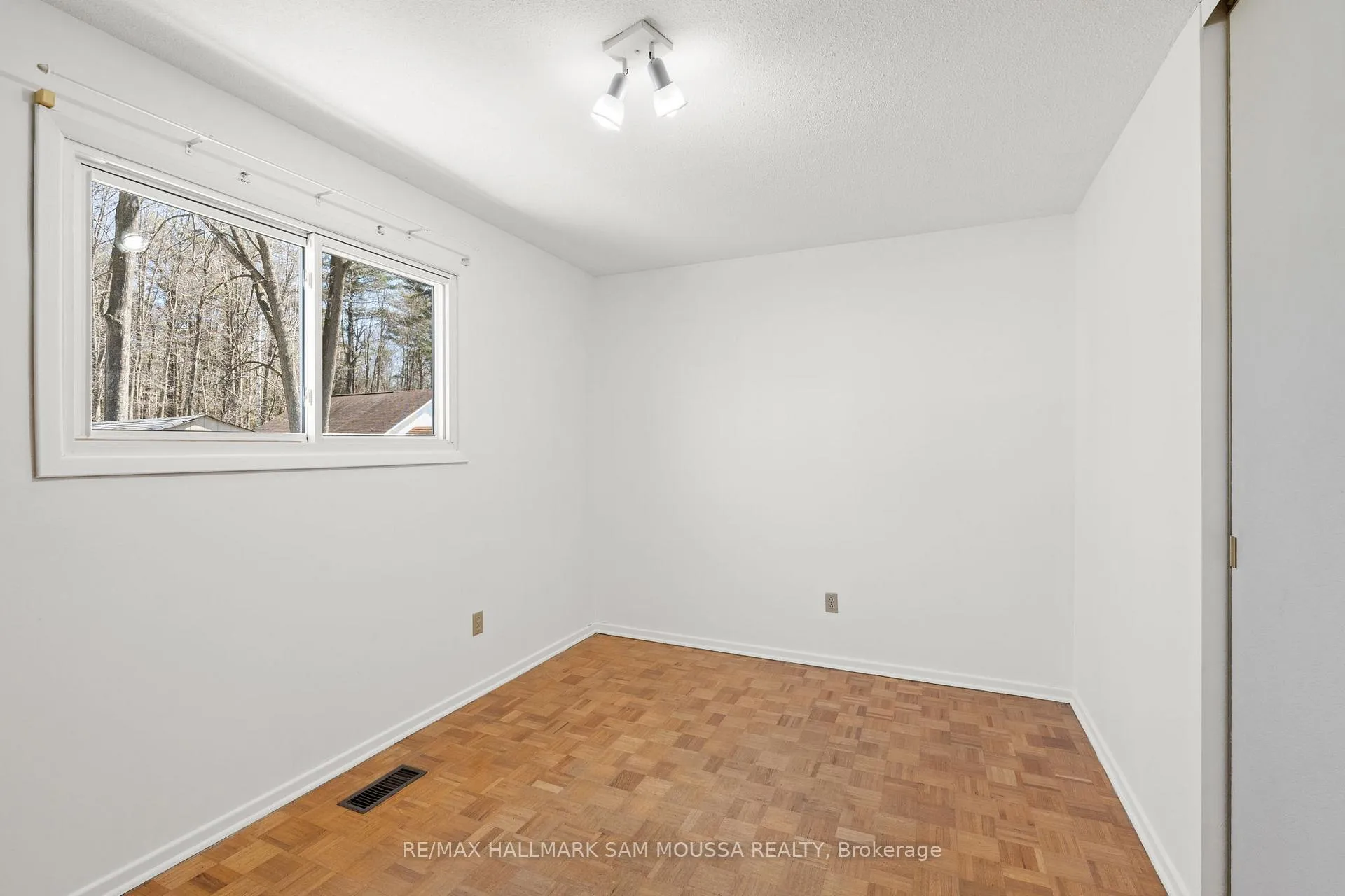 Photo 30 of 2624 Cleroux Crescent, Ottawa, Blackburn Hamlet (South) — HOMEH
