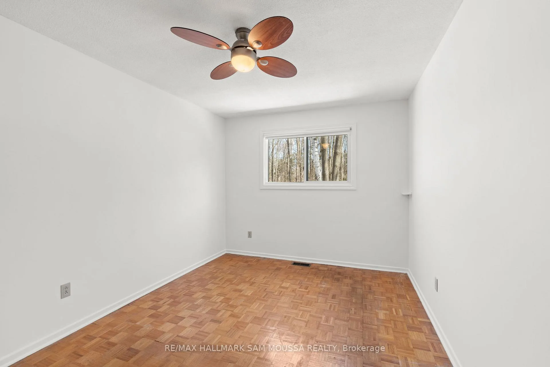 Photo 33 of 2624 Cleroux Crescent, Ottawa, Blackburn Hamlet (South) — HOMEH