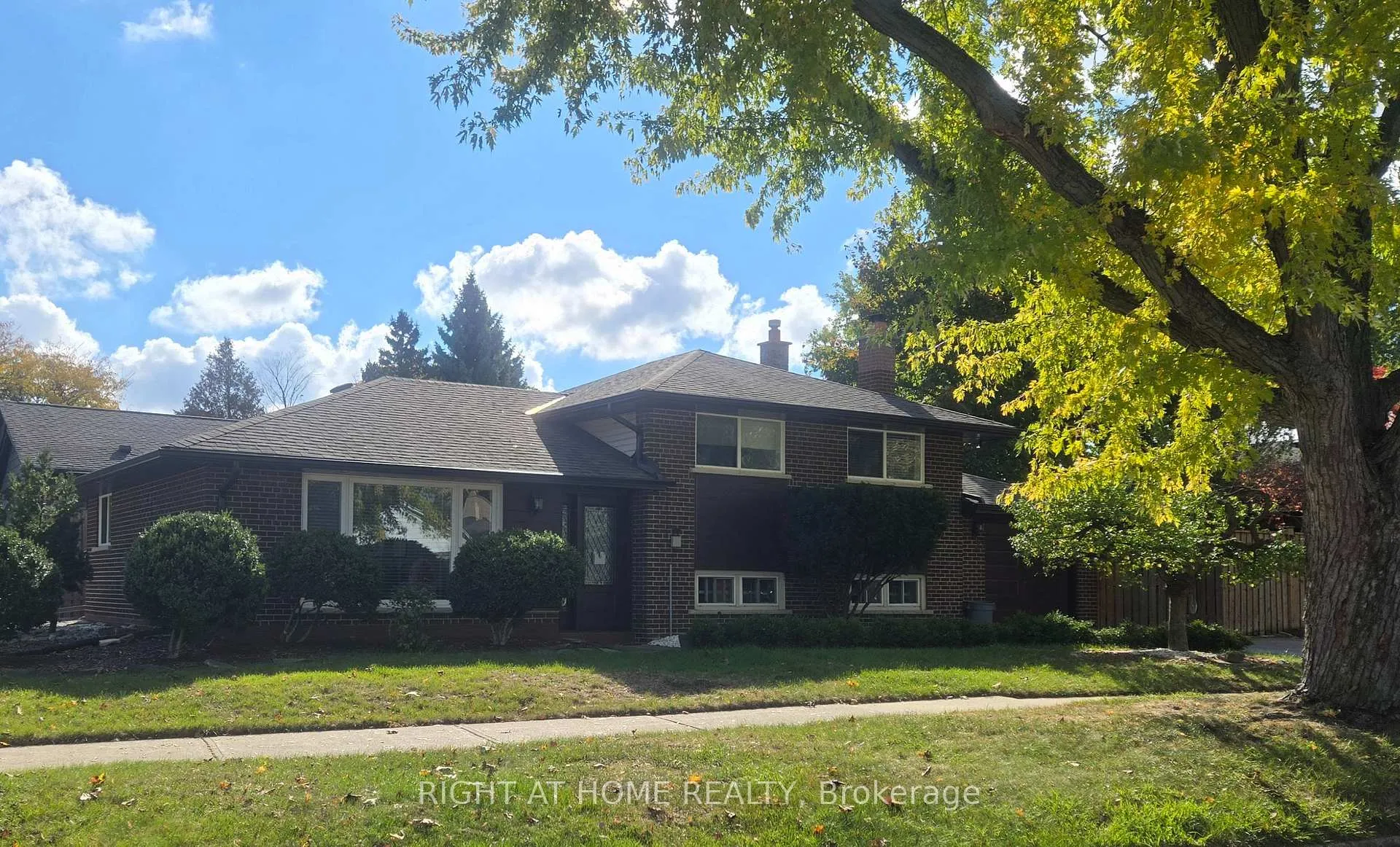Photo 1 of 27 Shipley Road, Etobicoke, Willowridge-Martingrove-Richview — HOMEH