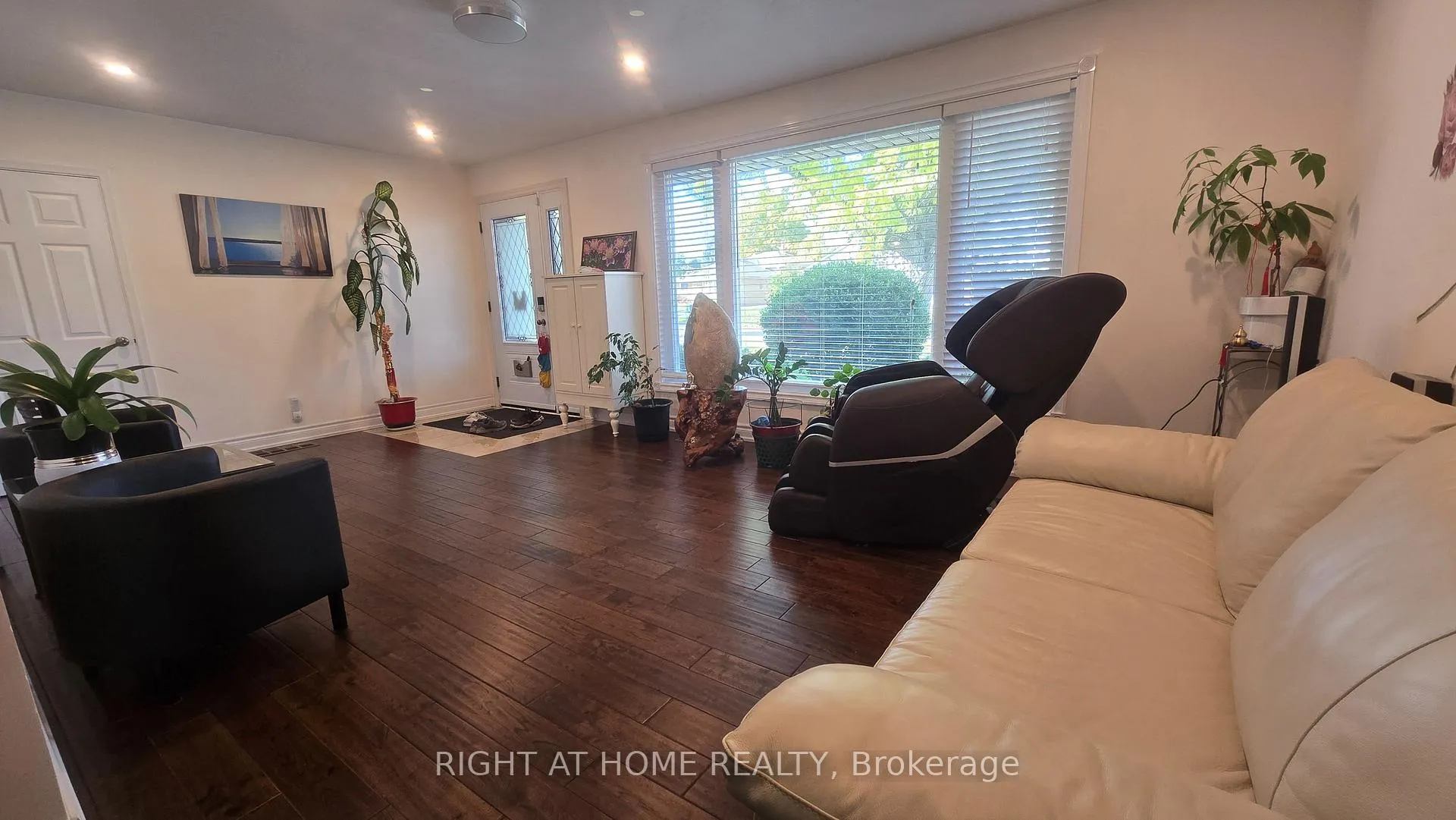 Photo 5 of 27 Shipley Road, Etobicoke, Willowridge-Martingrove-Richview — HOMEH