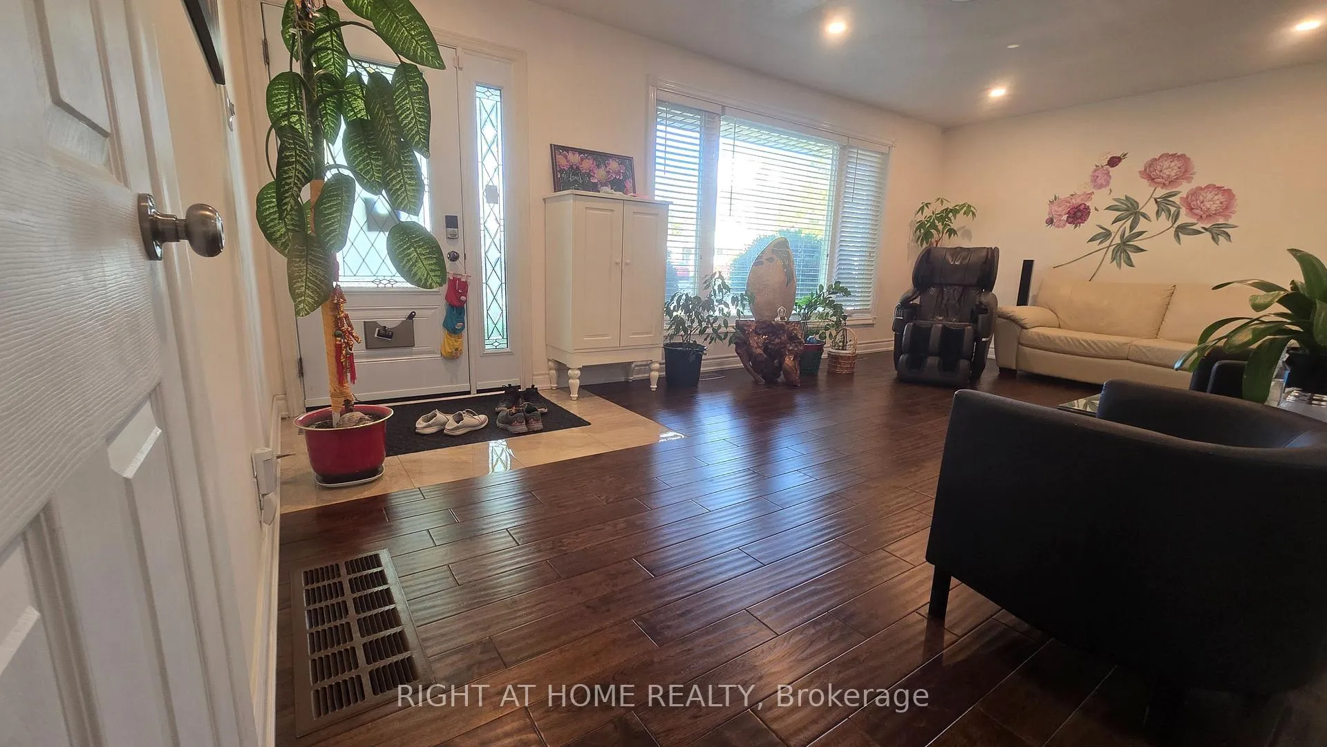 Photo 6 of 27 Shipley Road, Etobicoke, Willowridge-Martingrove-Richview — HOMEH