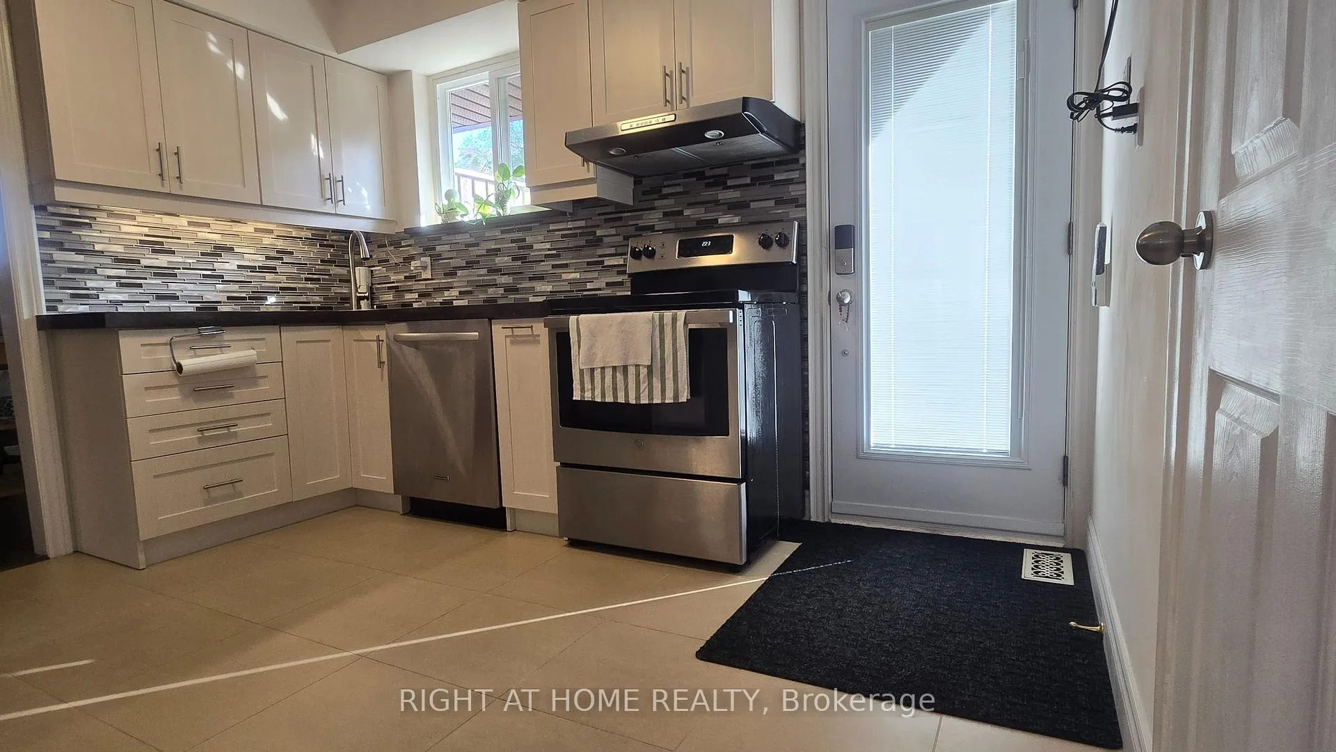 Photo 10 of 27 Shipley Road, Etobicoke, Willowridge-Martingrove-Richview — HOMEH