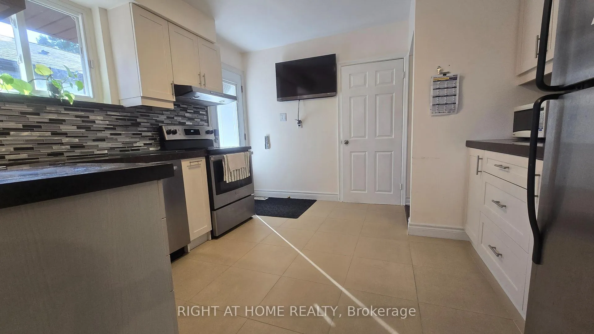 Photo 11 of 27 Shipley Road, Etobicoke, Willowridge-Martingrove-Richview — HOMEH
