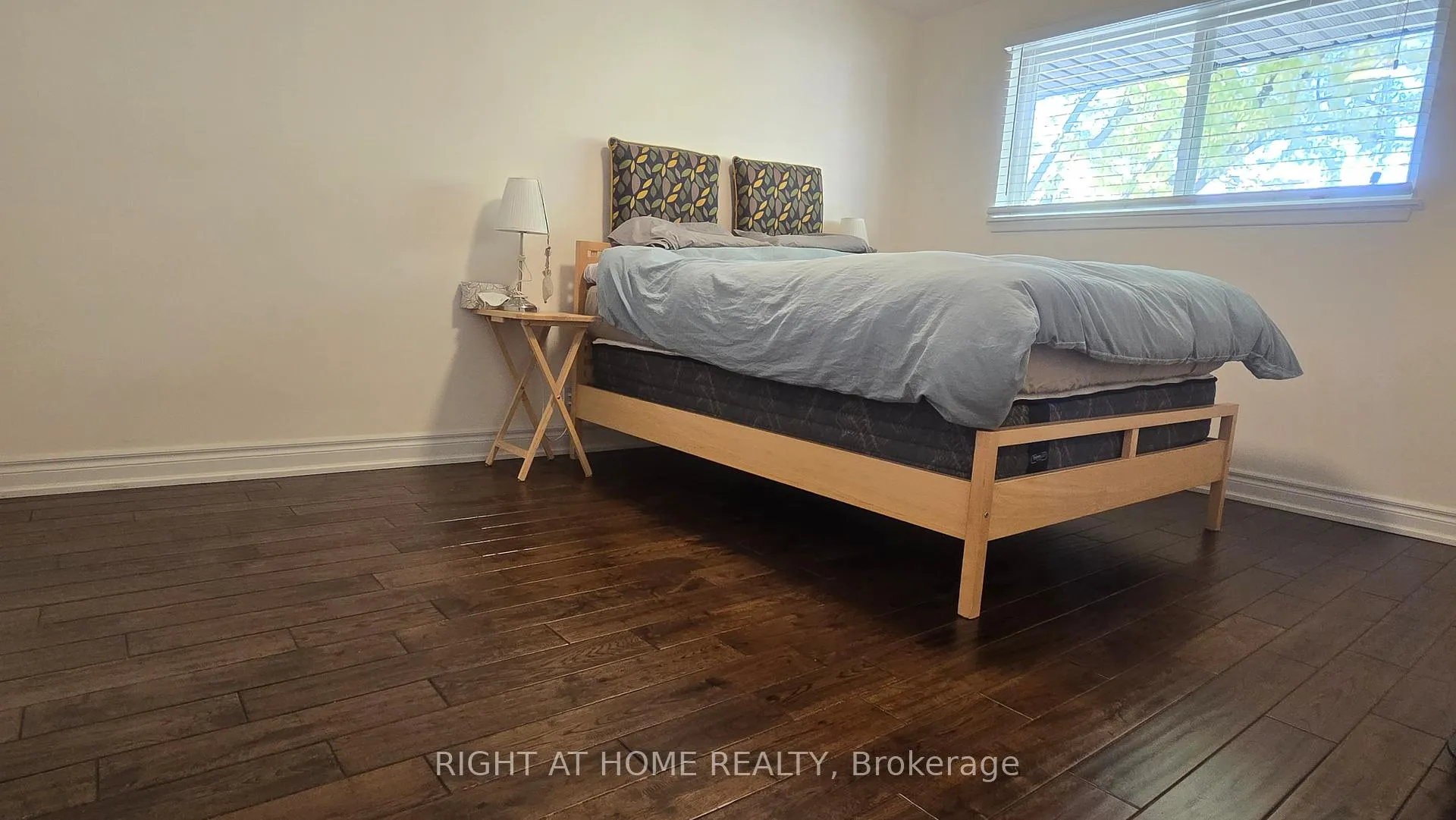 Photo 13 of 27 Shipley Road, Etobicoke, Willowridge-Martingrove-Richview — HOMEH