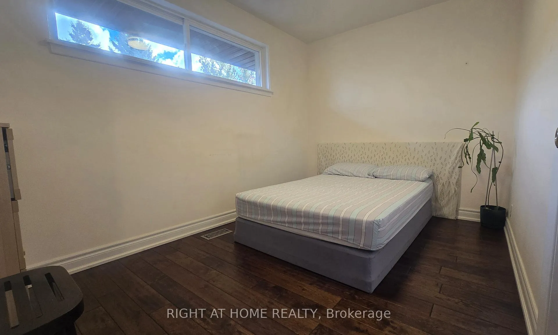 Photo 16 of 27 Shipley Road, Etobicoke, Willowridge-Martingrove-Richview — HOMEH