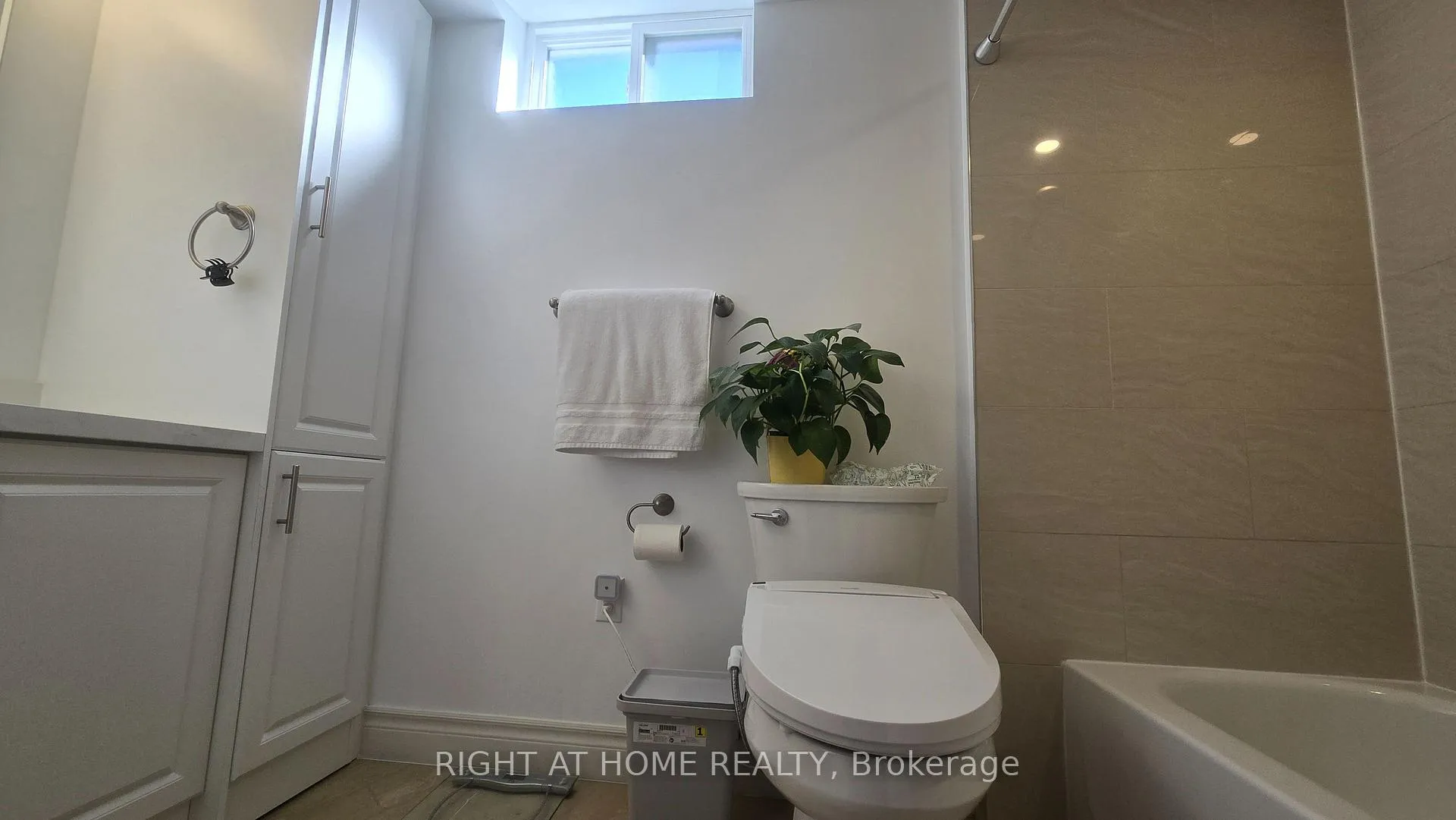 Photo 18 of 27 Shipley Road, Etobicoke, Willowridge-Martingrove-Richview — HOMEH
