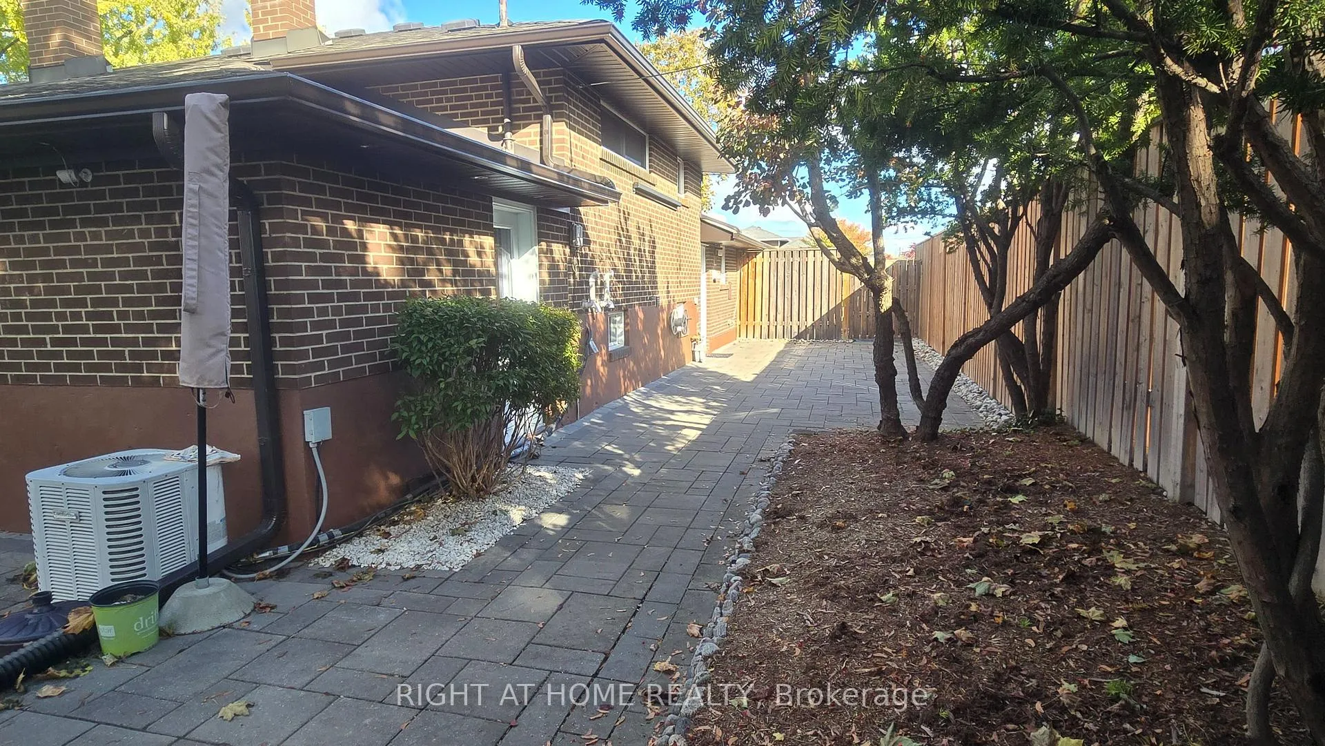 Photo 28 of 27 Shipley Road, Etobicoke, Willowridge-Martingrove-Richview — HOMEH