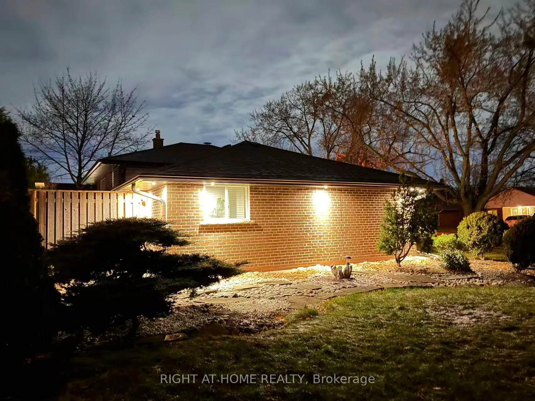Photo 33 of 27 Shipley Road, Etobicoke, Willowridge-Martingrove-Richview — HOMEH