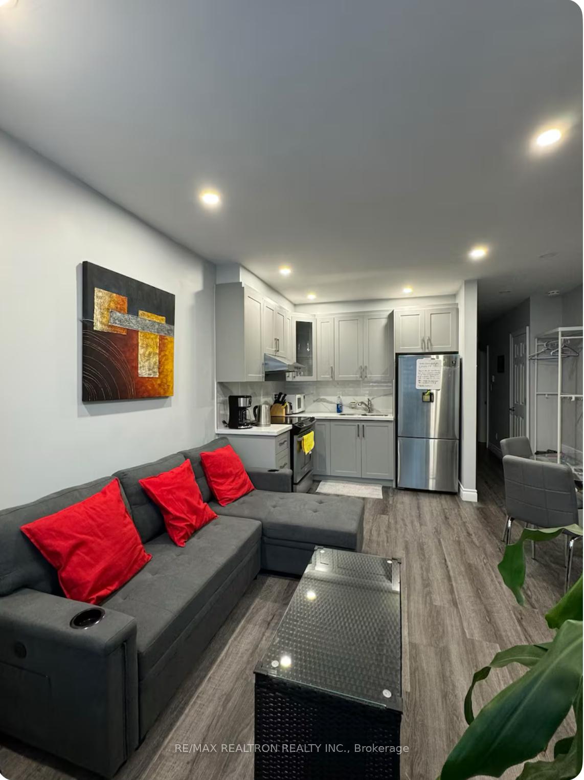 Front of Unit Main, 326 Bathurst Street