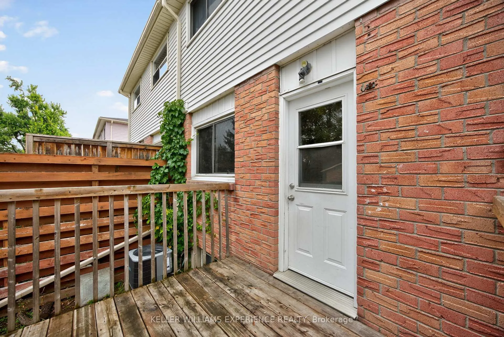 Photo 5 of 79 Carlton Road, Barrie, Cundles East — HOMEH