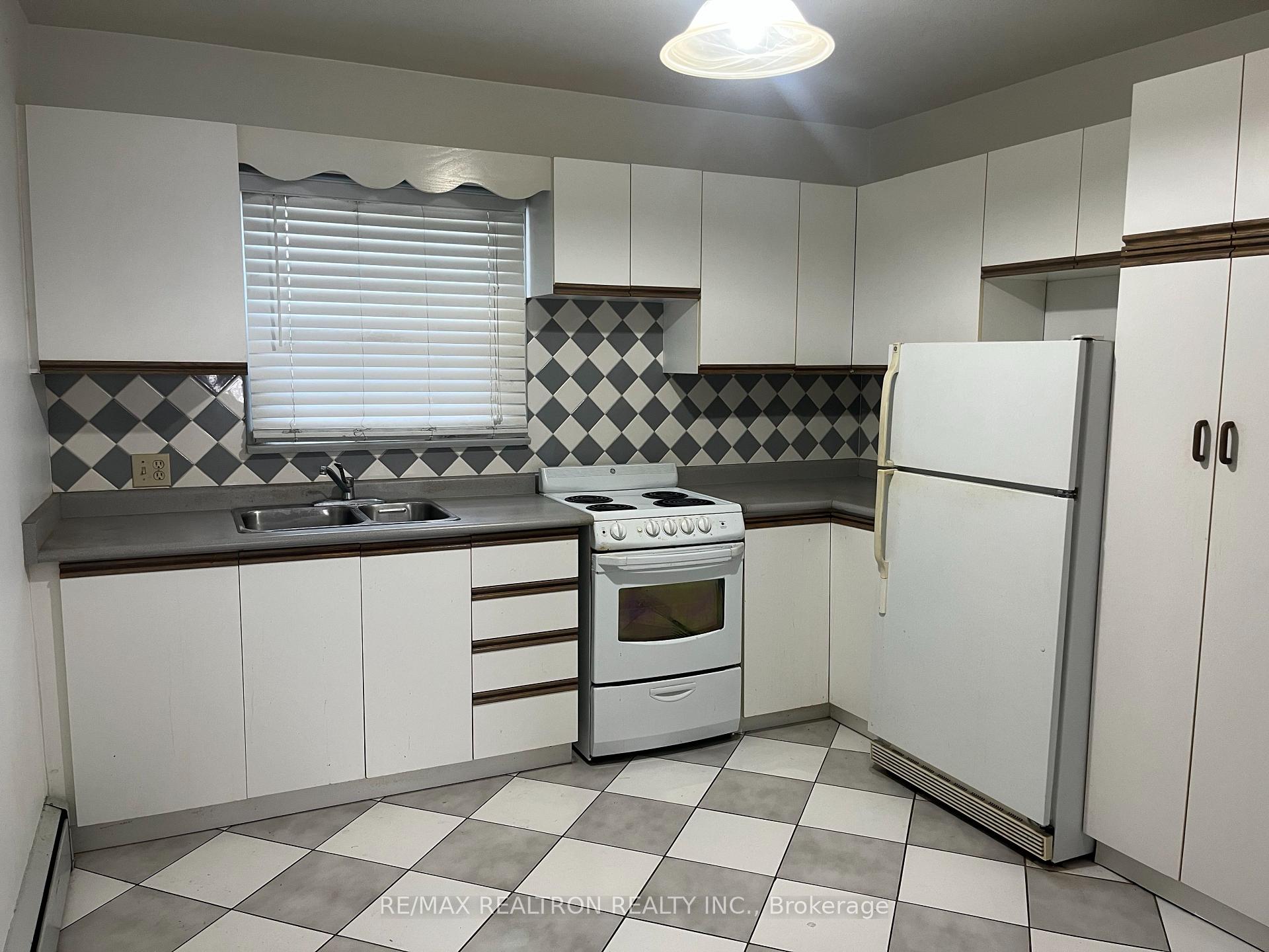 Photo 7 of Unit Upper Floor, 2 La Rose Avenue, Etobicoke, Humber Heights — HOMEH
