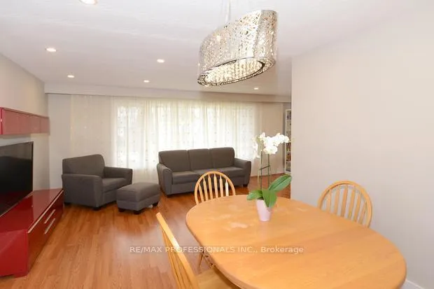 Photo 7 of 4 Thelmere Place, Etobicoke, Willowridge-Martingrove-Richview — HOMEH