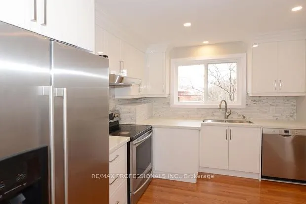 Photo 8 of 4 Thelmere Place, Etobicoke, Willowridge-Martingrove-Richview — HOMEH