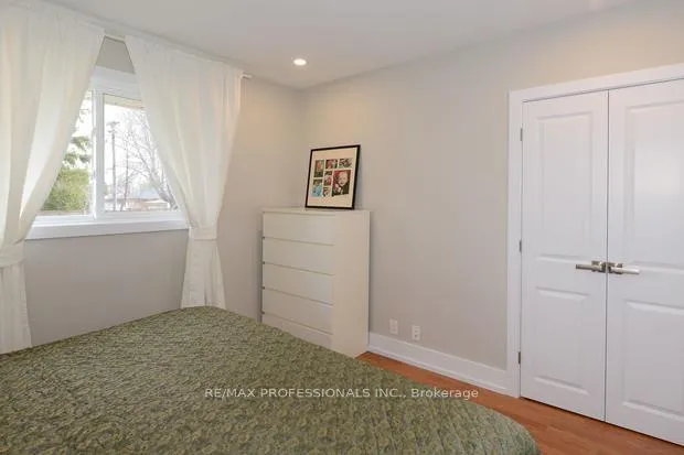 Photo 10 of 4 Thelmere Place, Etobicoke, Willowridge-Martingrove-Richview — HOMEH