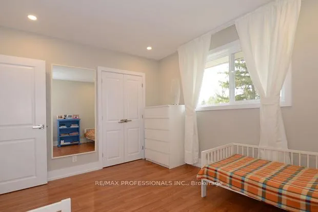 Photo 11 of 4 Thelmere Place, Etobicoke, Willowridge-Martingrove-Richview — HOMEH