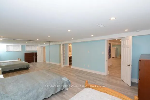 Photo 16 of 4 Thelmere Place, Etobicoke, Willowridge-Martingrove-Richview — HOMEH