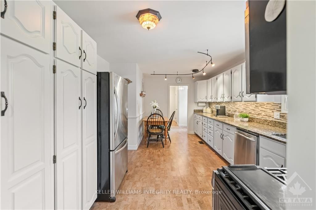 Photo 38 of 10 Riverbrook Road, Ottawa, Arlington Woods — HOMEH