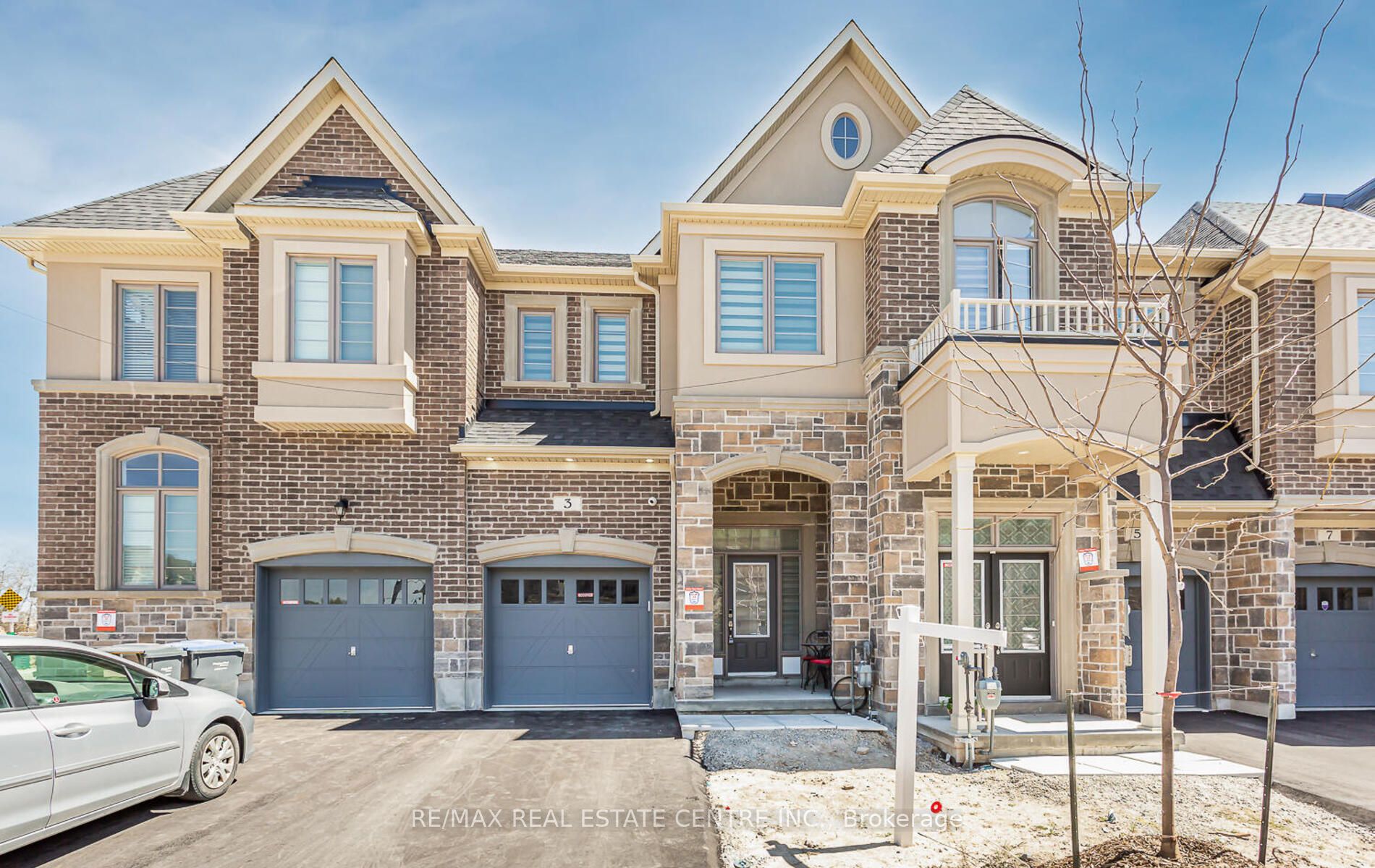Photo 2 of 3 Dalbeattie Drive, Brampton, Bram West — HOMEH