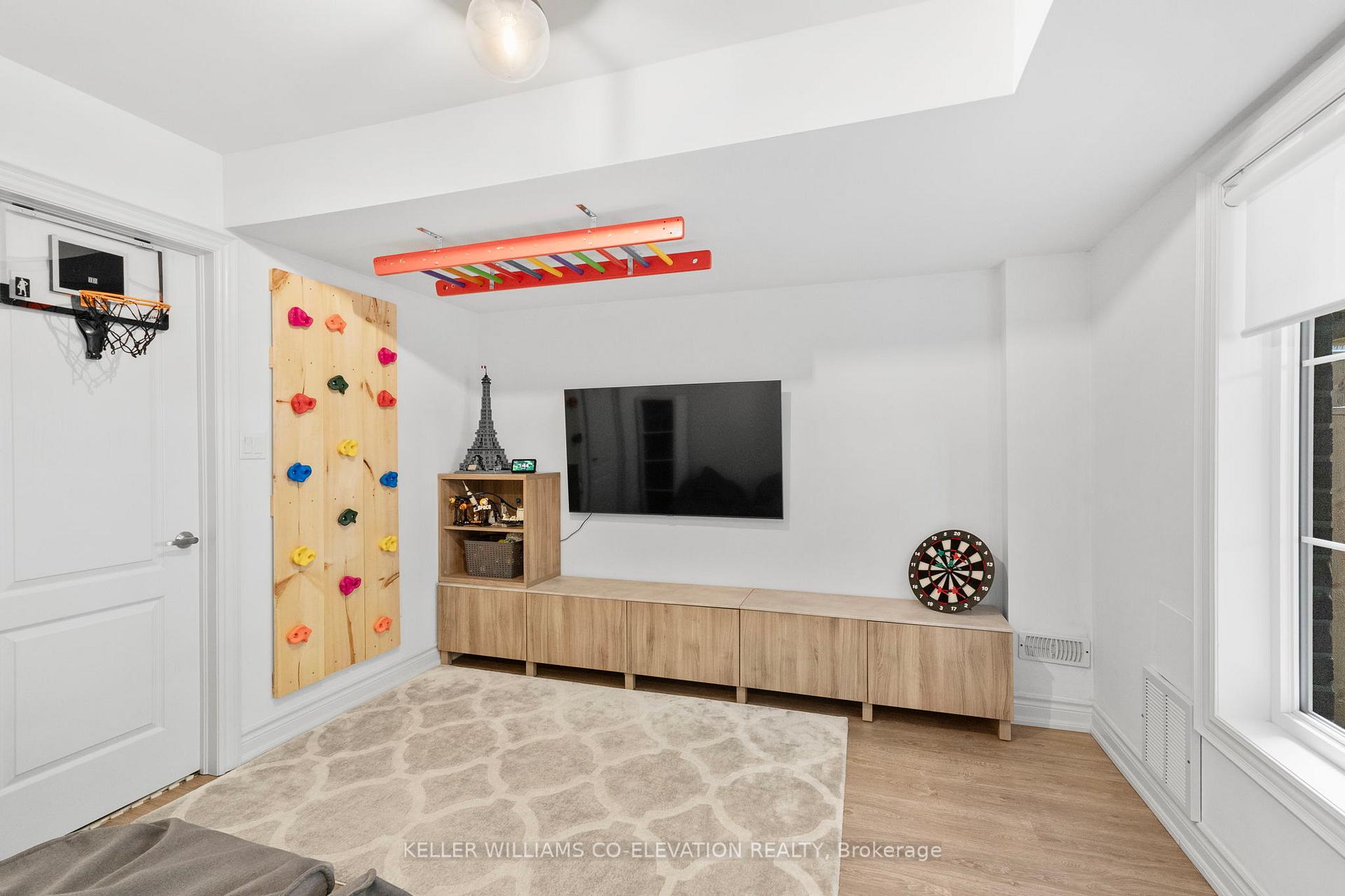 Photo 28 of 70 Dryden Way, Etobicoke, Willowridge-Martingrove-Richview — HOMEH