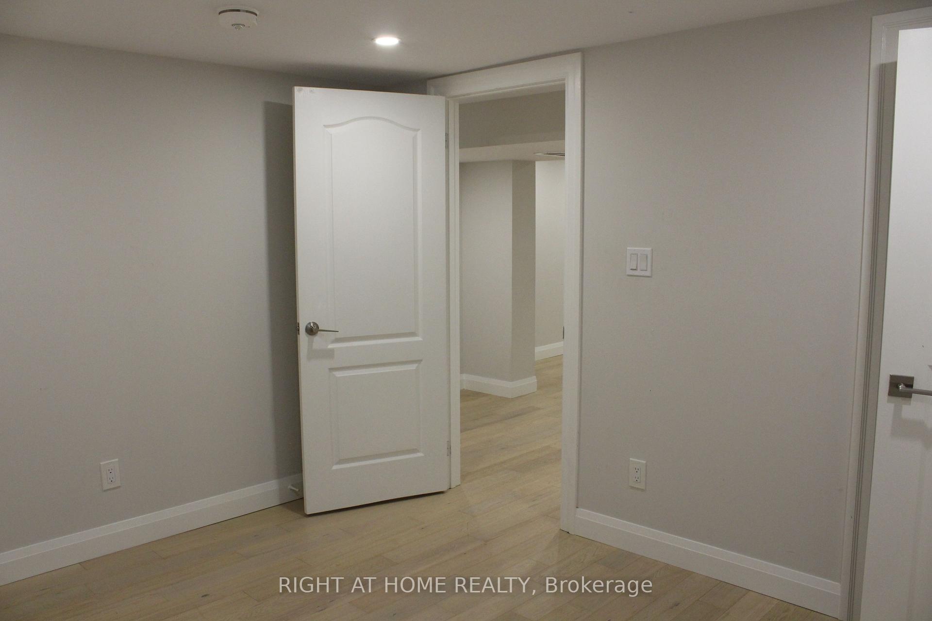 Photo 7 of Unit Lower Level, 9 Farley Crescent, Etobicoke, Willowridge-Martingrove-Richview — HOMEH