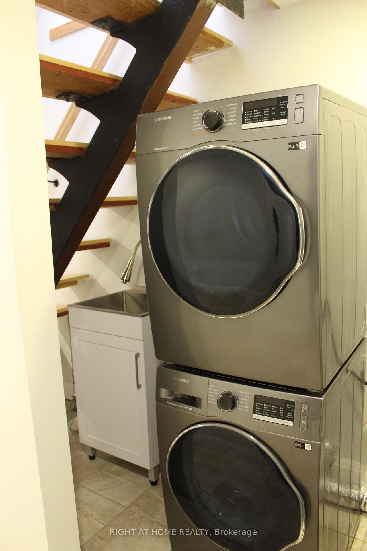 Photo 8 of Unit Lower Level, 9 Farley Crescent, Etobicoke, Willowridge-Martingrove-Richview — HOMEH