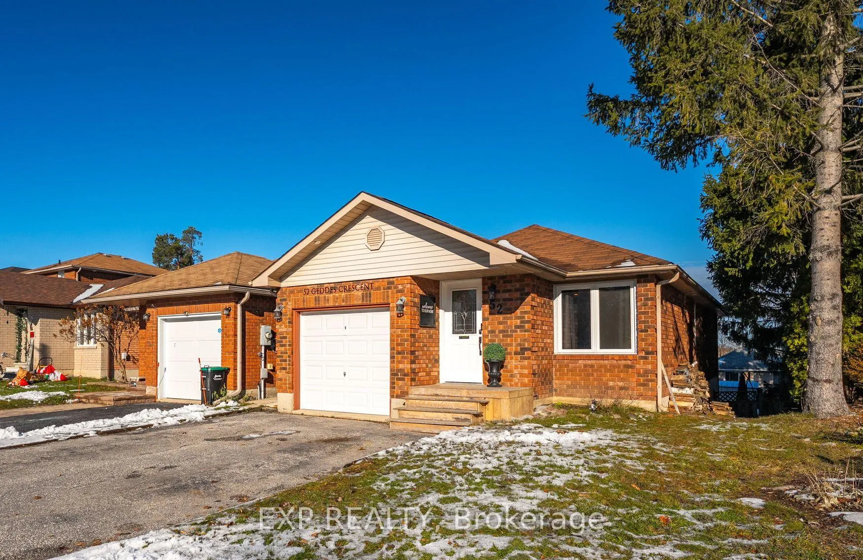 Photo 2 of 52 Geddes Crescent, Barrie, Northwest — HOMEH