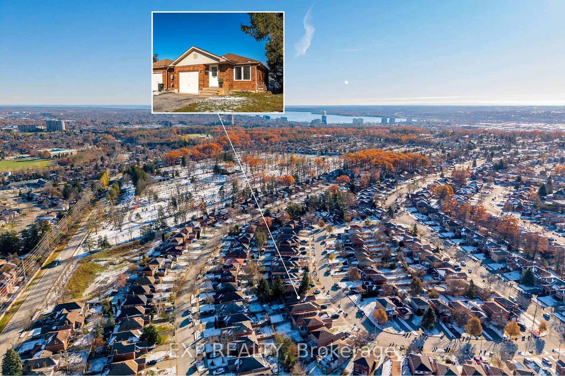 Photo 3 of 52 Geddes Crescent, Barrie, Northwest — HOMEH