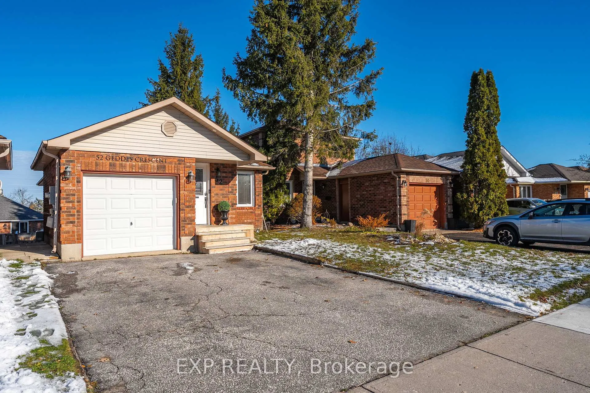 Photo 5 of 52 Geddes Crescent, Barrie, Northwest — HOMEH