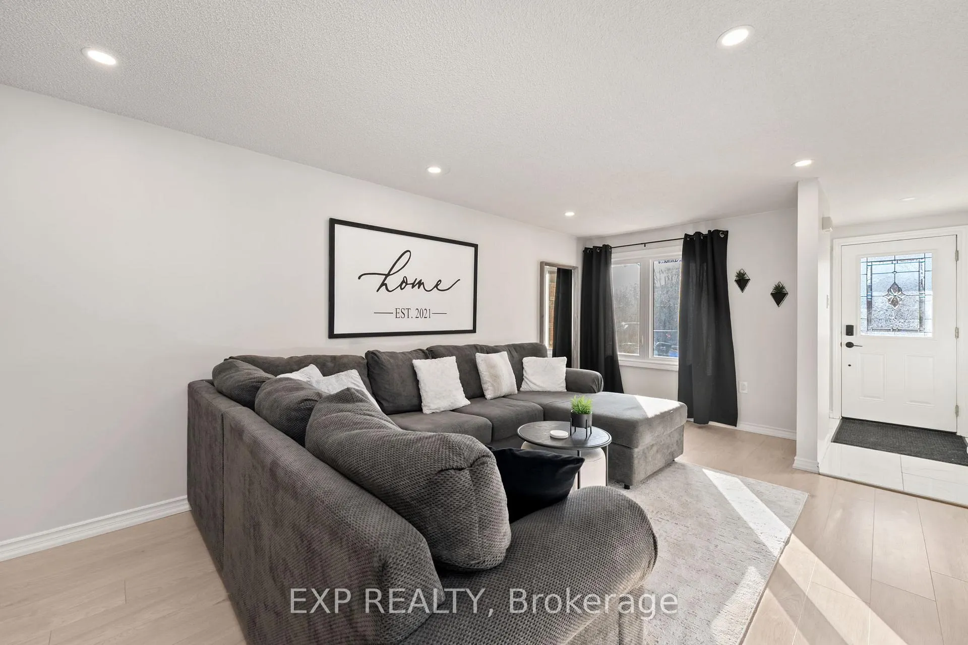 Photo 6 of 52 Geddes Crescent, Barrie, Northwest — HOMEH