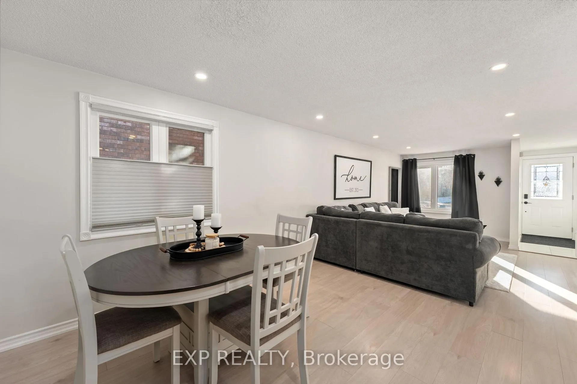 Photo 9 of 52 Geddes Crescent, Barrie, Northwest — HOMEH