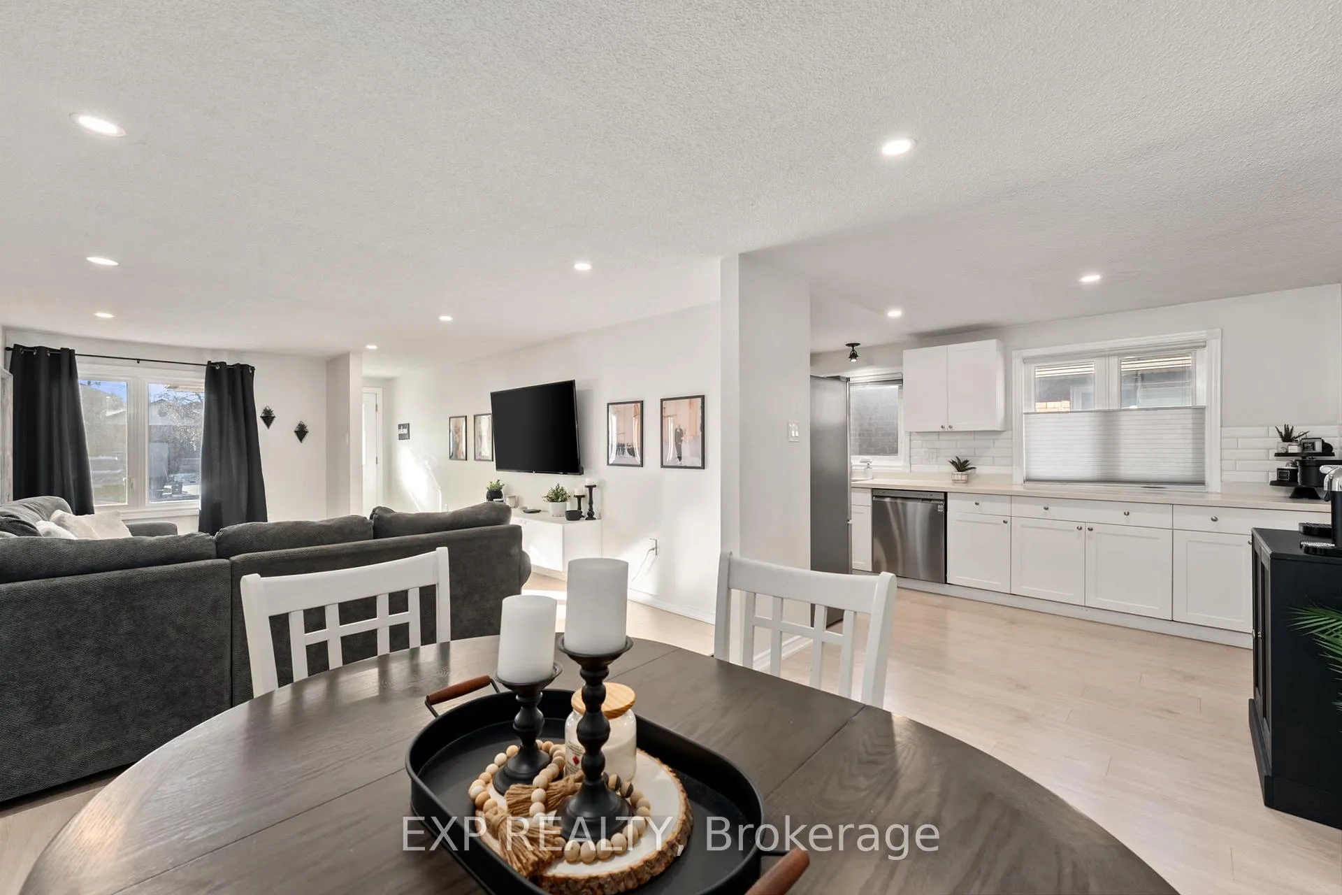 Photo 10 of 52 Geddes Crescent, Barrie, Northwest — HOMEH