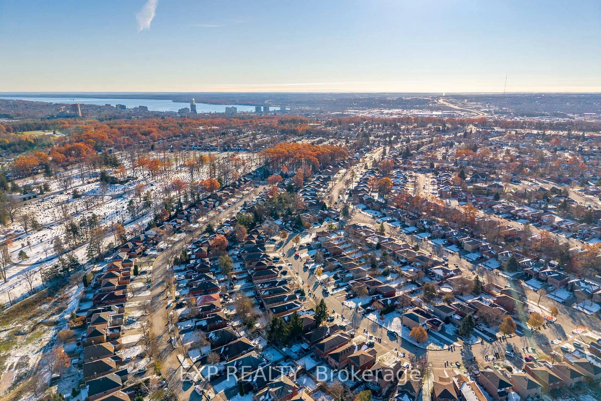 Photo 35 of 52 Geddes Crescent, Barrie, Northwest — HOMEH