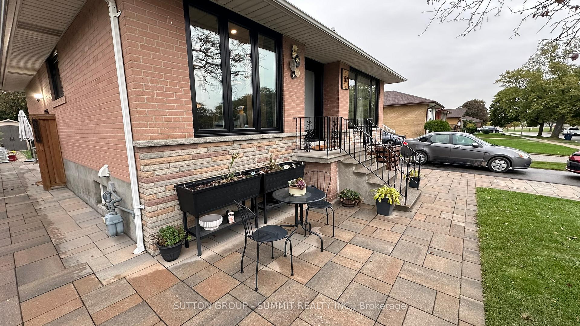 Photo 2 of 12 Brampton Road, Etobicoke, Willowridge-Martingrove-Richview — HOMEH