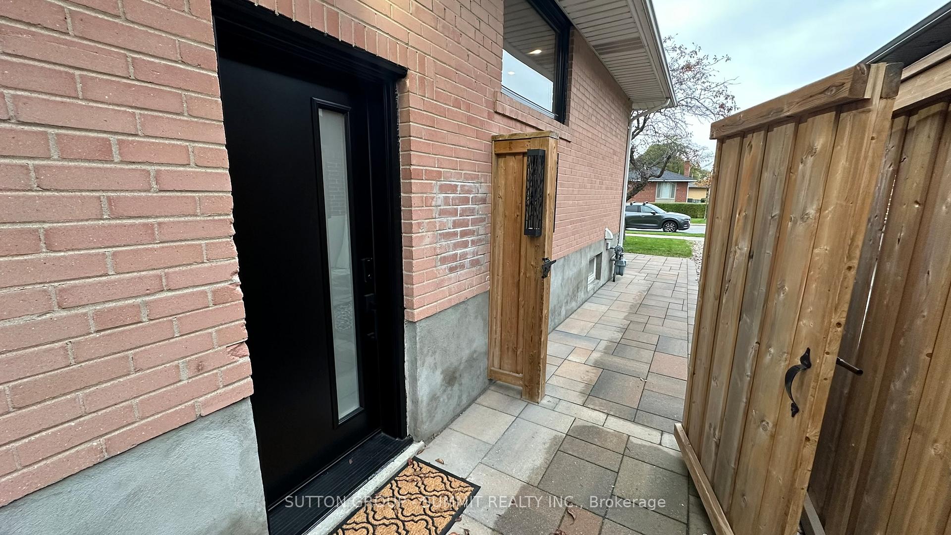 Photo 5 of 12 Brampton Road, Etobicoke, Willowridge-Martingrove-Richview — HOMEH