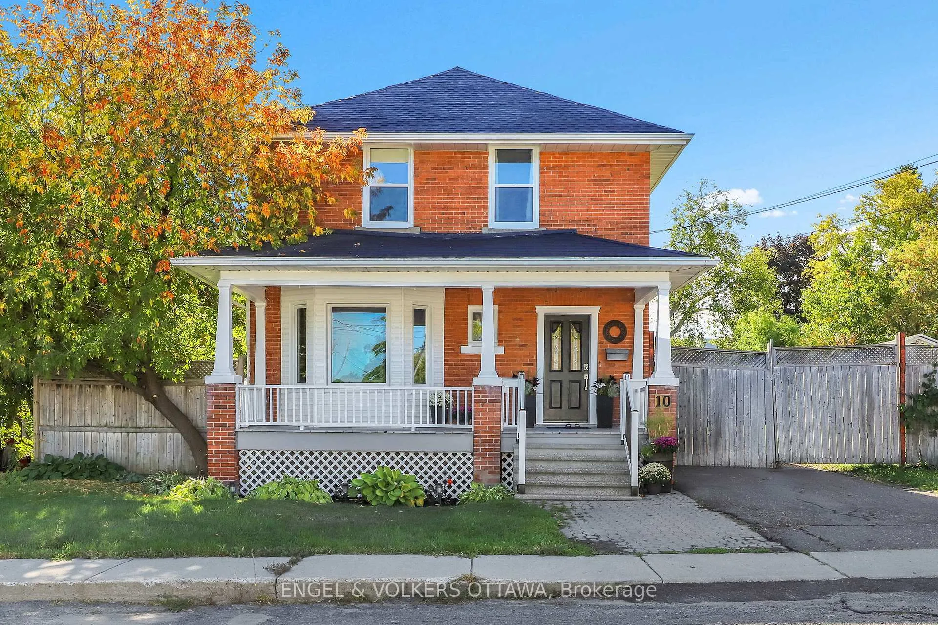 Photo 3 of 10 Ida Street S, Arnprior — HOMEH