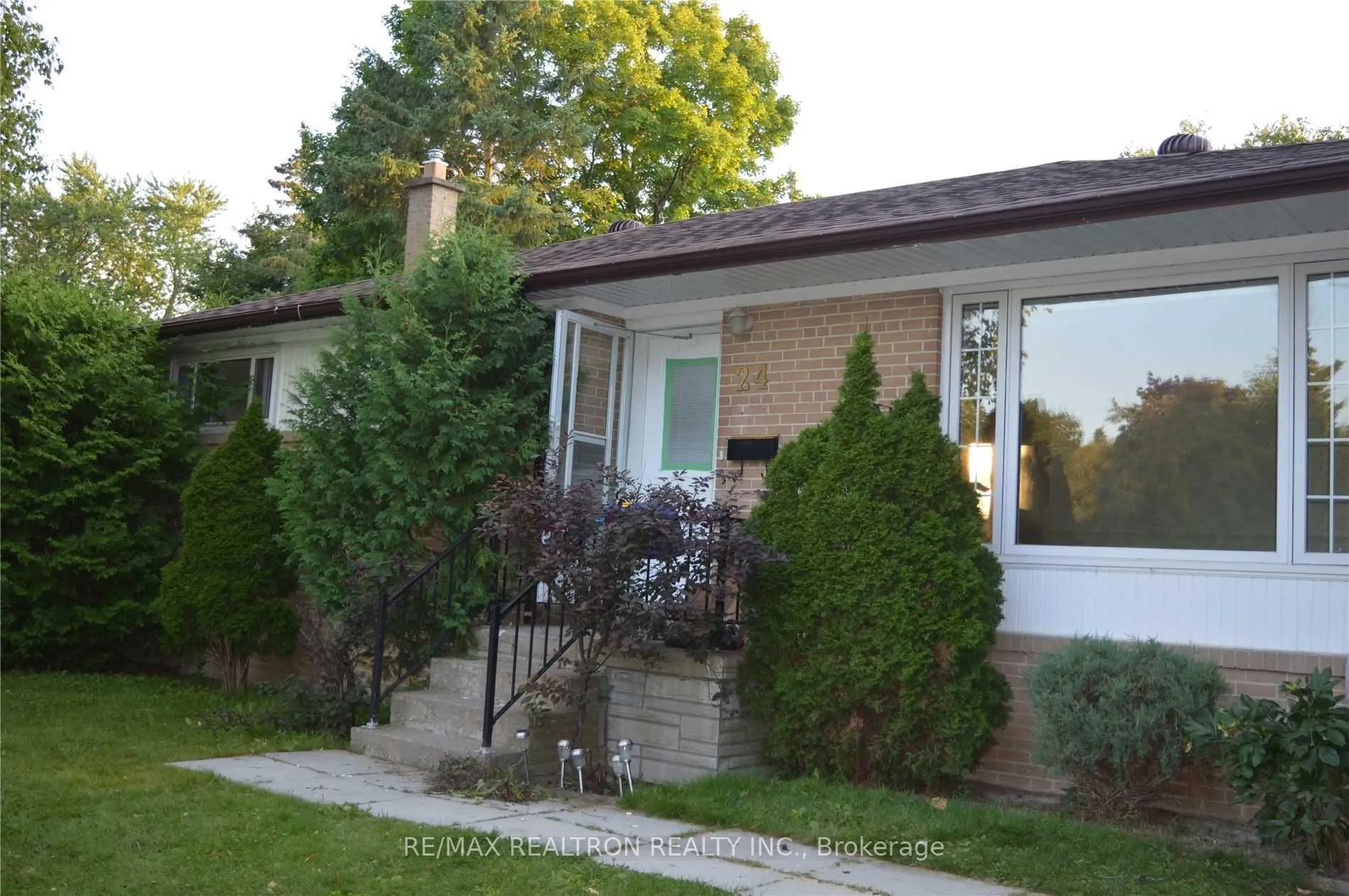 Photo 1 of 24 Holman Crescent, Aurora, Aurora Highlands — HOMEH