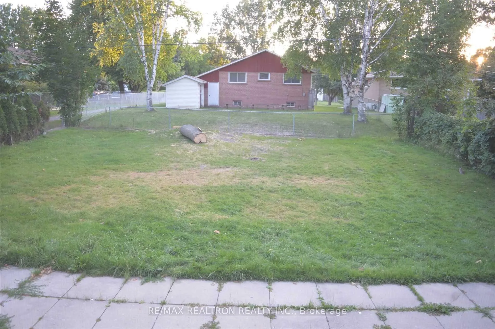 Photo 3 of 24 Holman Crescent, Aurora, Aurora Highlands — HOMEH