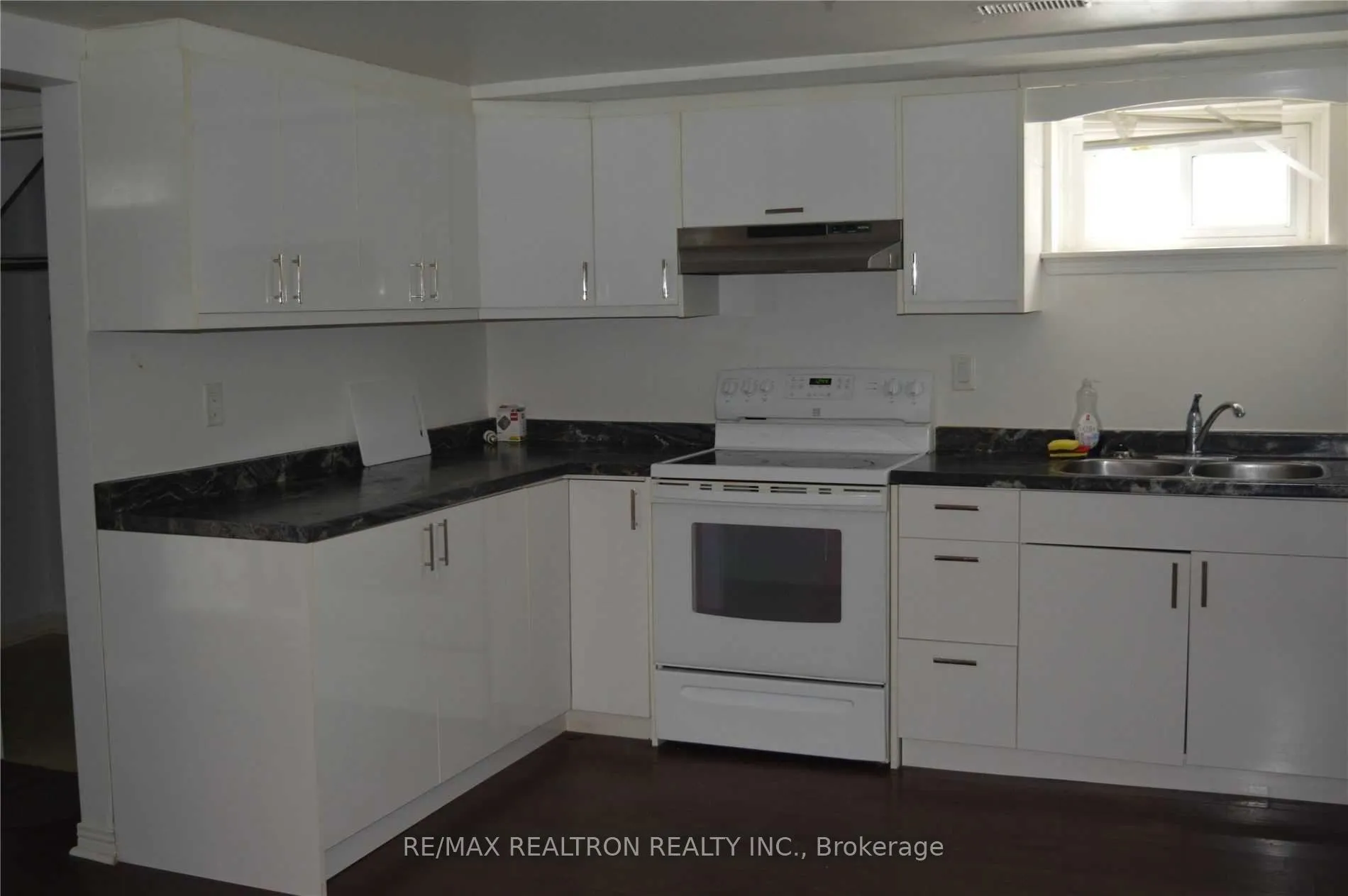 Photo 4 of 24 Holman Crescent, Aurora, Aurora Highlands — HOMEH