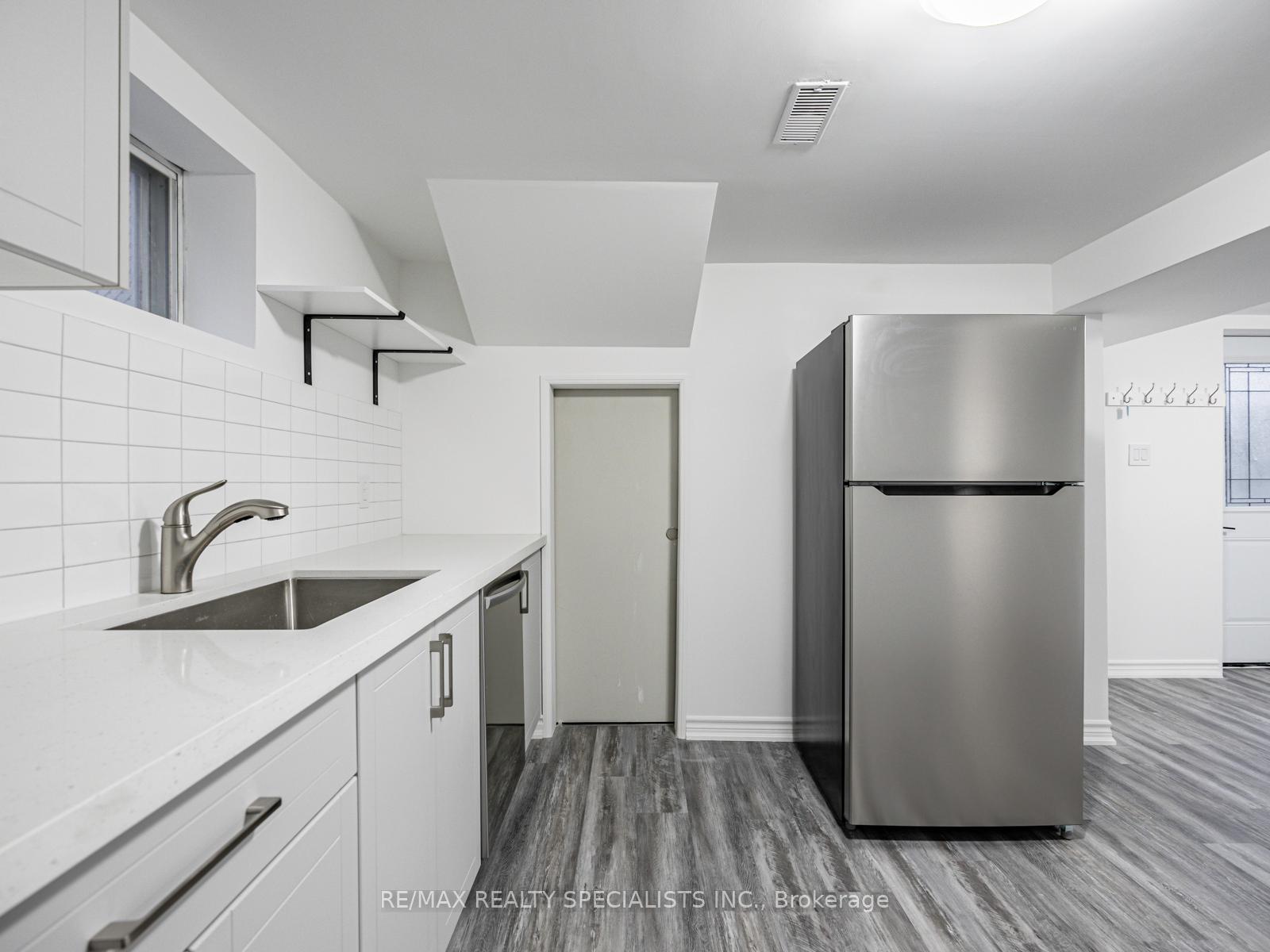 Photo 4 of Unit Basement, 10 Kentroyal Drive, Etobicoke, Humber Heights — HOMEH