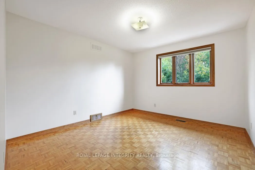 Photo 210 of 2291 Courtice Avenue E, Ottawa, Alta Vista — HOMEH