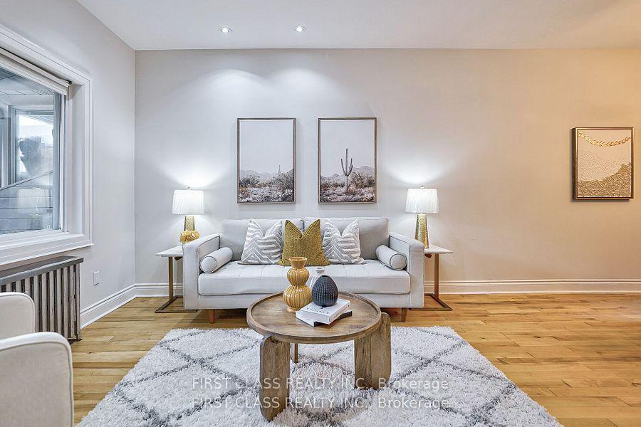 Photo 3 of 82 Wolseley Street, Toronto, Niagara — HOMEH