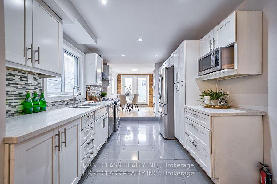 Photo 8 of 82 Wolseley Street, Toronto, Niagara — HOMEH